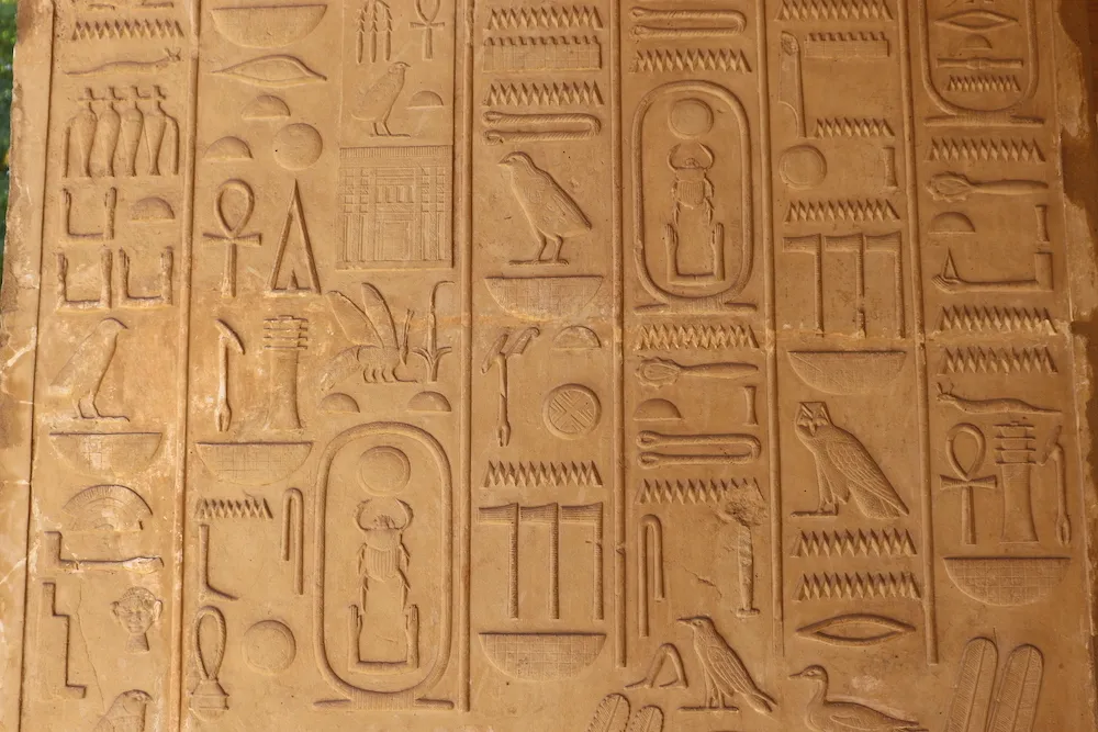 ancient-egyptian-hieroglyphs-egypt