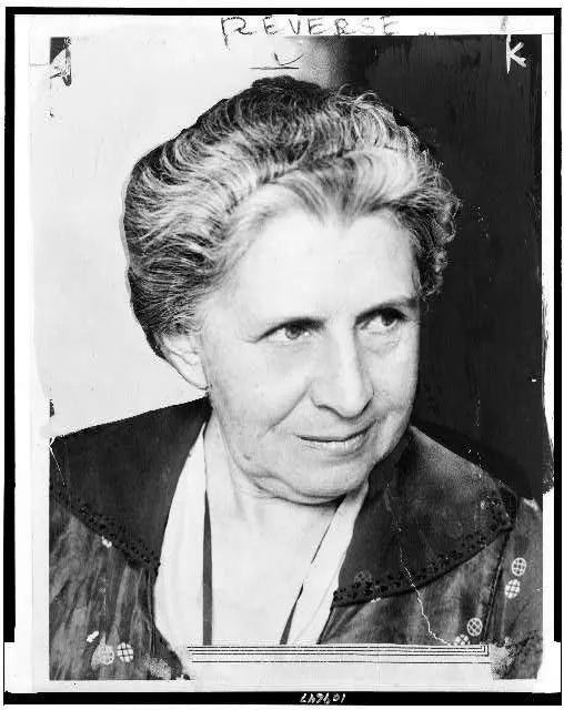 [Ida M. Tarbell, head-and-shoulders portrait, facing right]