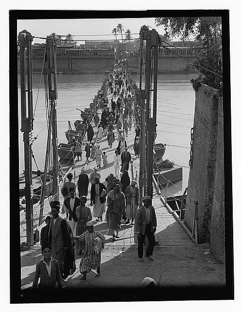 [Iraq. (Mesopotamia). Baghdad. Views, street scenes, and types. Baghdad. The Katah Bridge. Over the Tigris River]