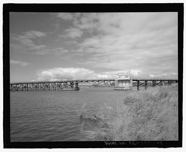 1. General perspective view of the Lewis and Clark Bridge, view looking north at the single-leaf bascule drawspan. - Lewis & Clark Bridge, Spanning Lewis & Clark River at Milepoint 4.78, on Warrenton Highway (Highway No. 9), Astoria, Clatsop County, OR