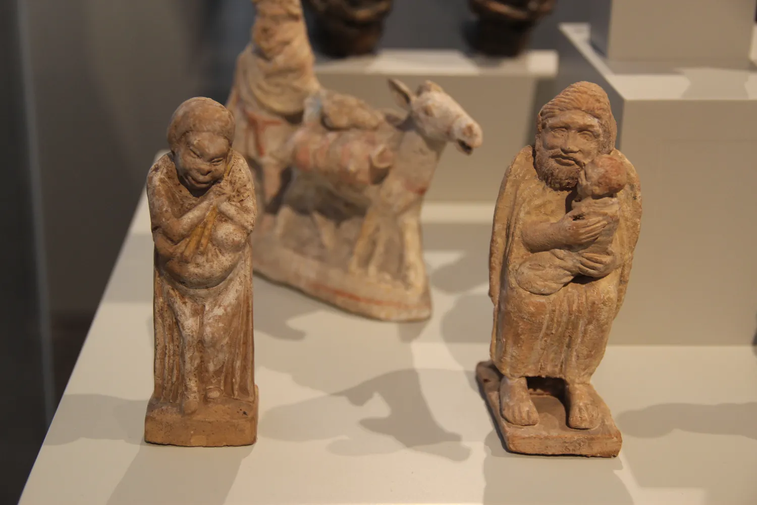 Ancient Greece Clay Statues of Ordinary People, 3rd-1st Century BC (28453972890)