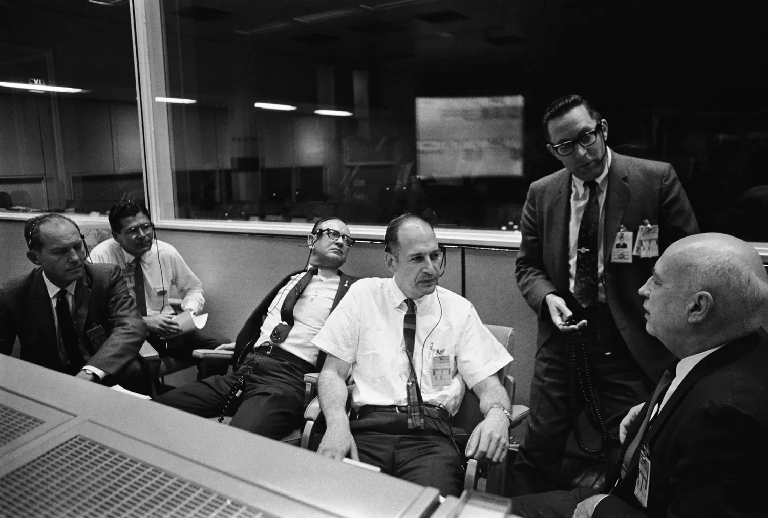 Apollo 9 Mission Control (S69-26107)