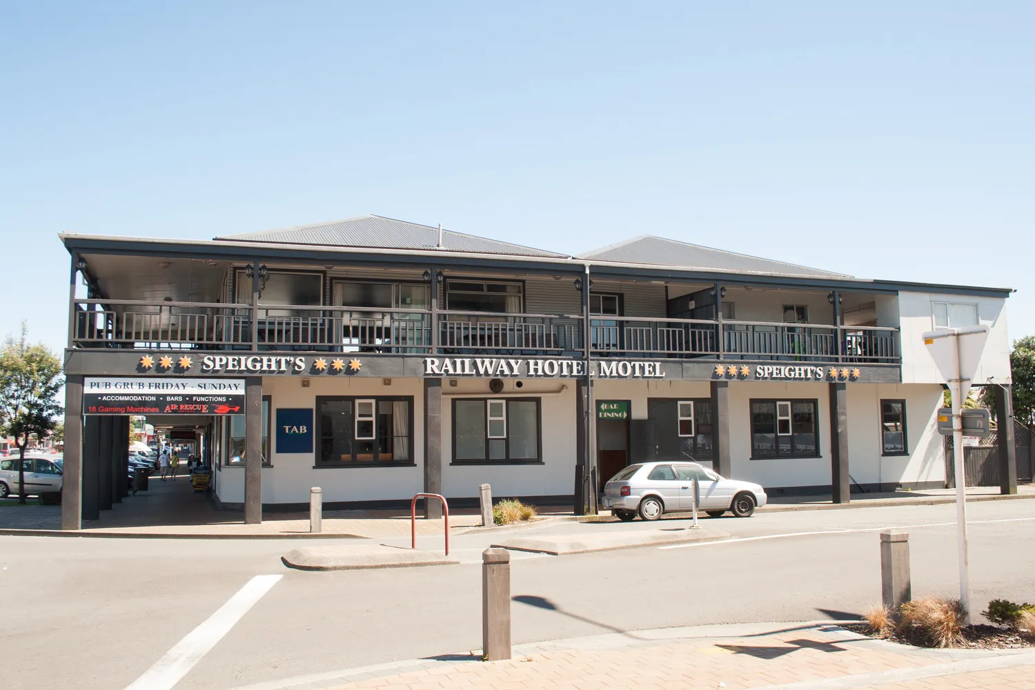Earthquake-proof hotel building in Hokitika