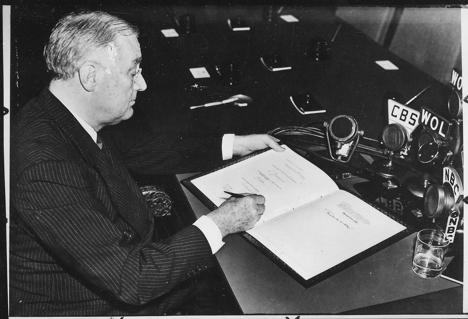 Franklin D. Roosevelt in Washington, Washington, D.C - NARA - 196067