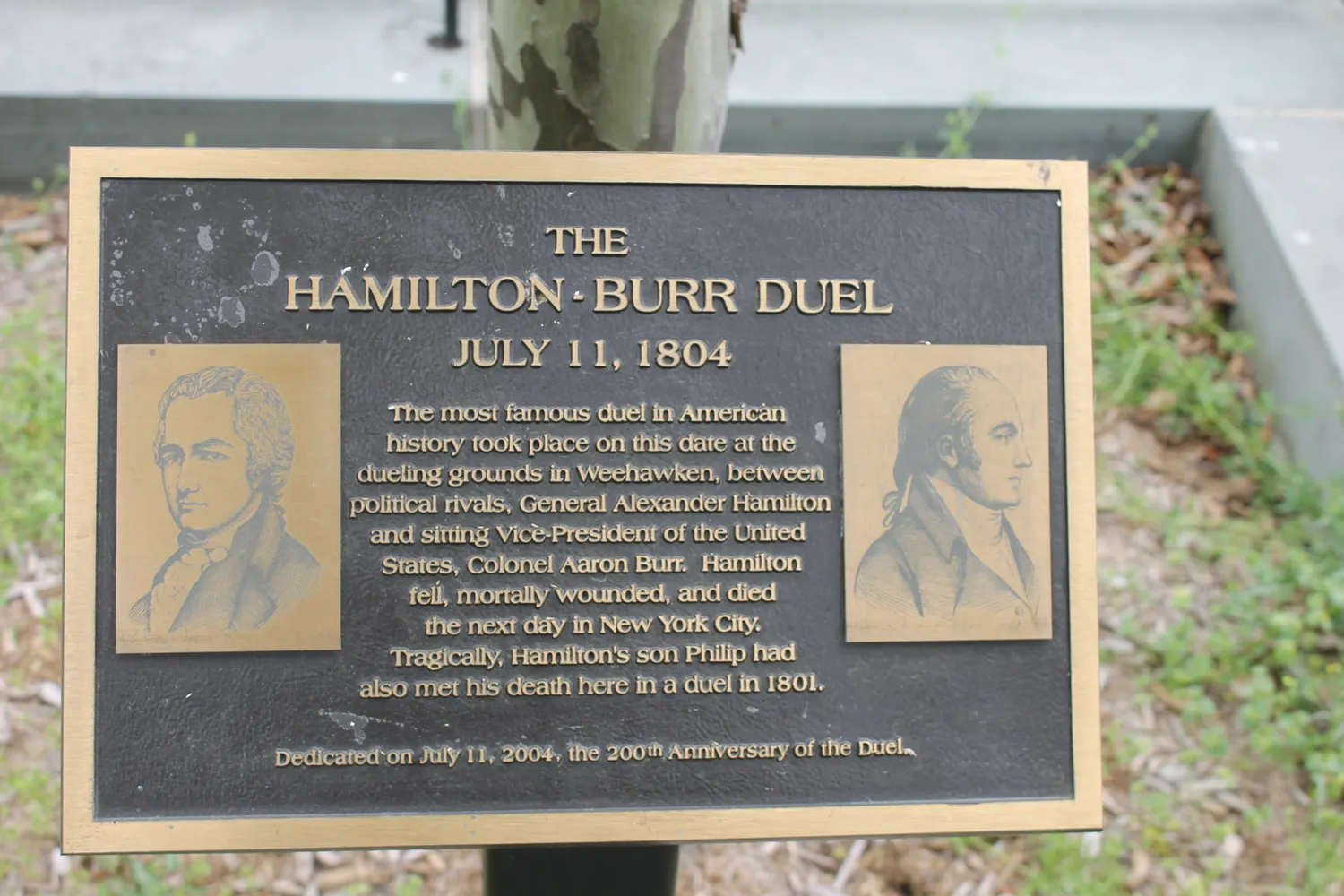 Hamilton-Burr duel sign in Weehawken, NJ IMG 6350.JPG