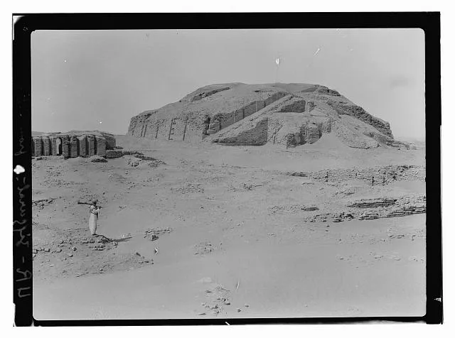 Iraq, Ziggurat, Ur