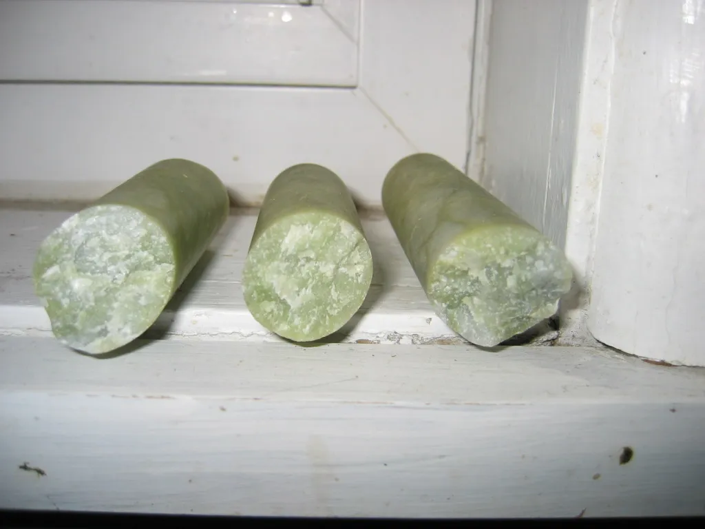 Jadeite rolling-pin fracture-cleavage