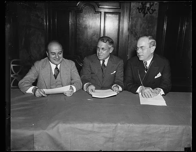 Liberty league lawyers. A report on the (un)constitutionality of the Wagner Labor Relations Act discussed by this group of lawyers of the American Liberty League. From the left: R.E. Desvernine, Chairman of the Lawyers comm.; Jouett Schouse and Earl F. Reed. 9/18/35