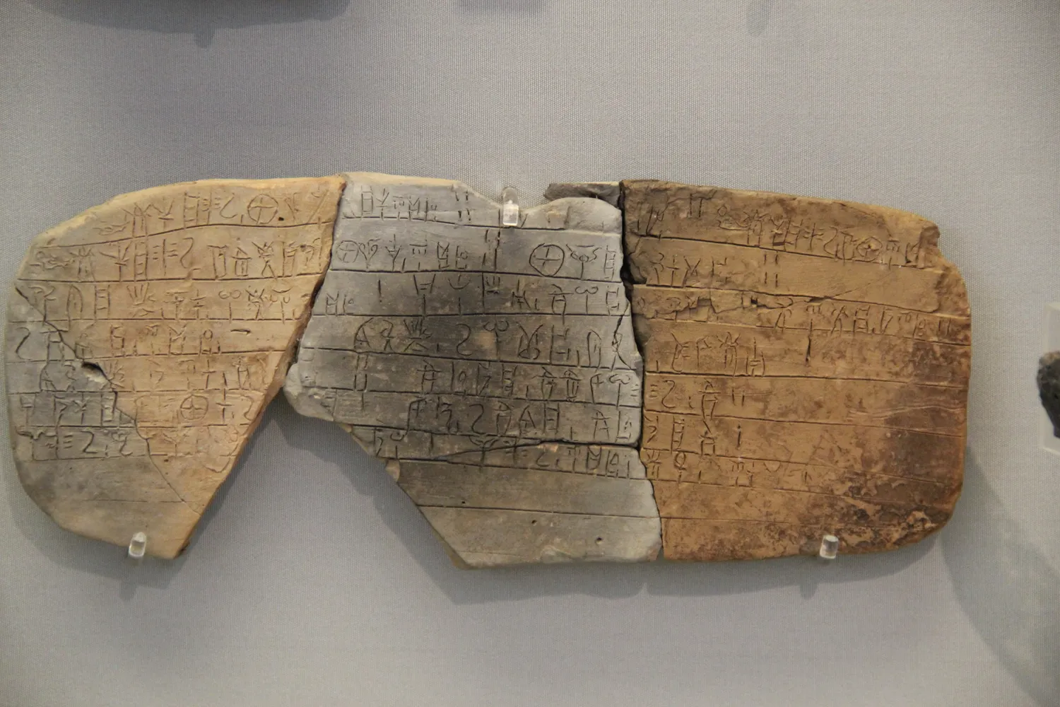 Linear B Tablet from Palace at Pylos, 13th Cent. BC (28461333165)