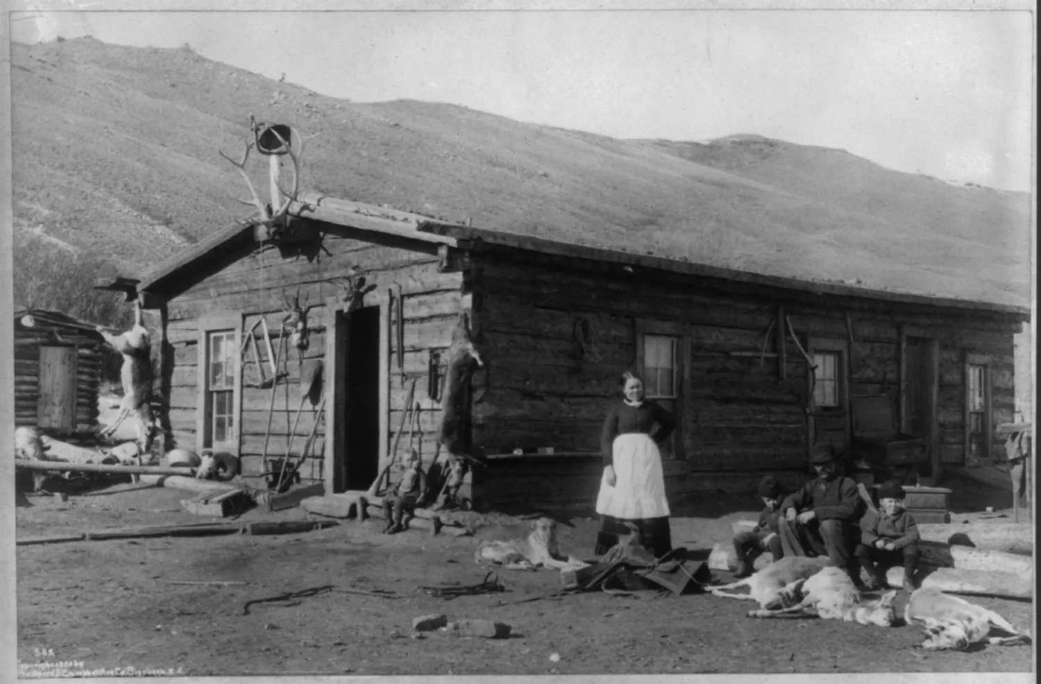 Ranch family in 1900 LCCN2012649610