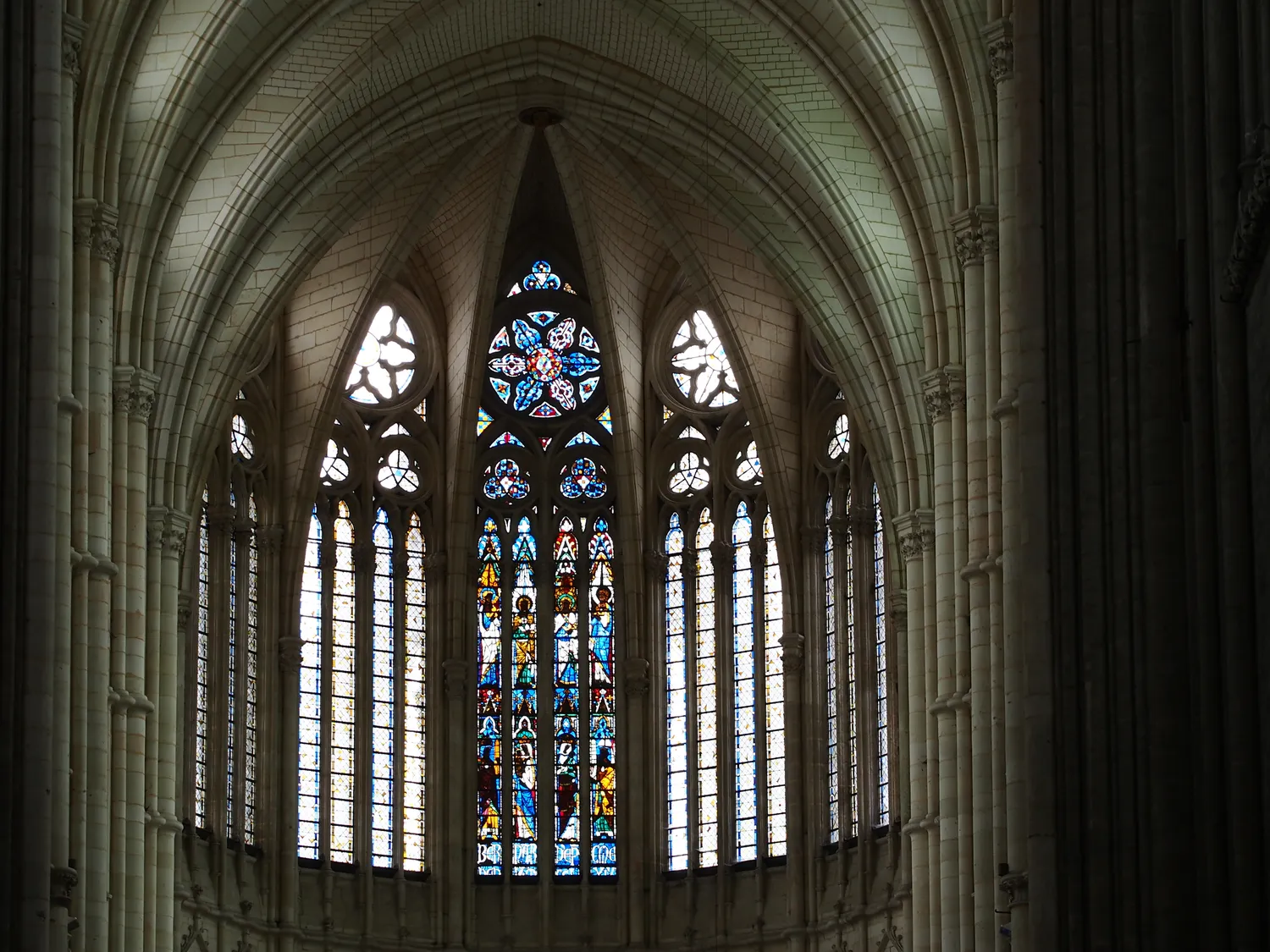 Stained glass windows of Amiens Cathedral, pic-001