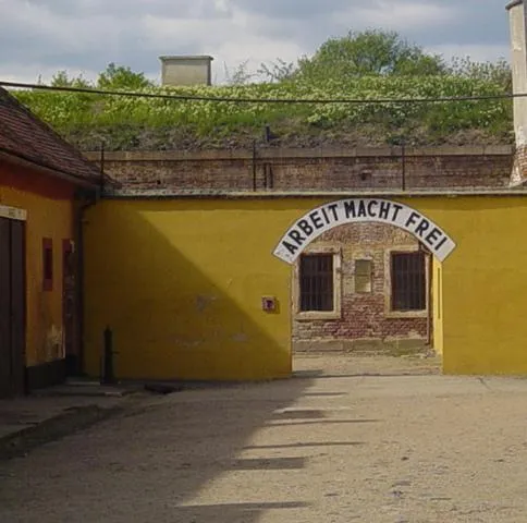 Theresienstadt - Arbeit macht frei.jpg
