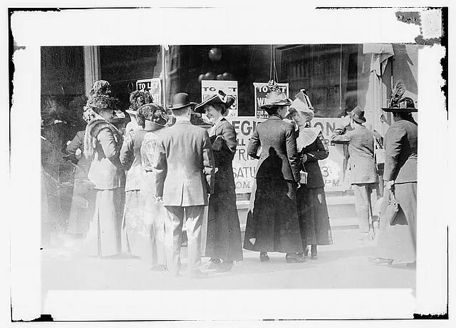 Women Voters Frisco - Registering shop girls & clerks