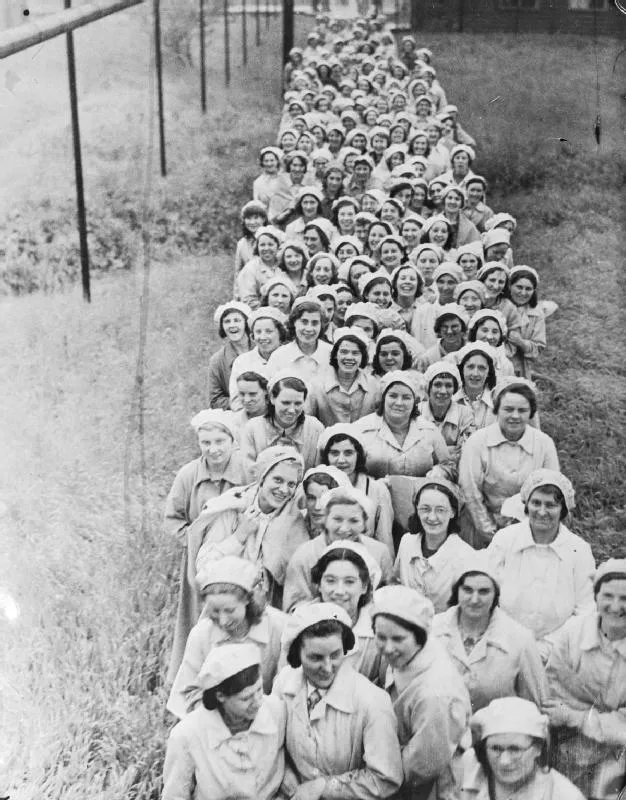 Women War Workers on the Home Front D664